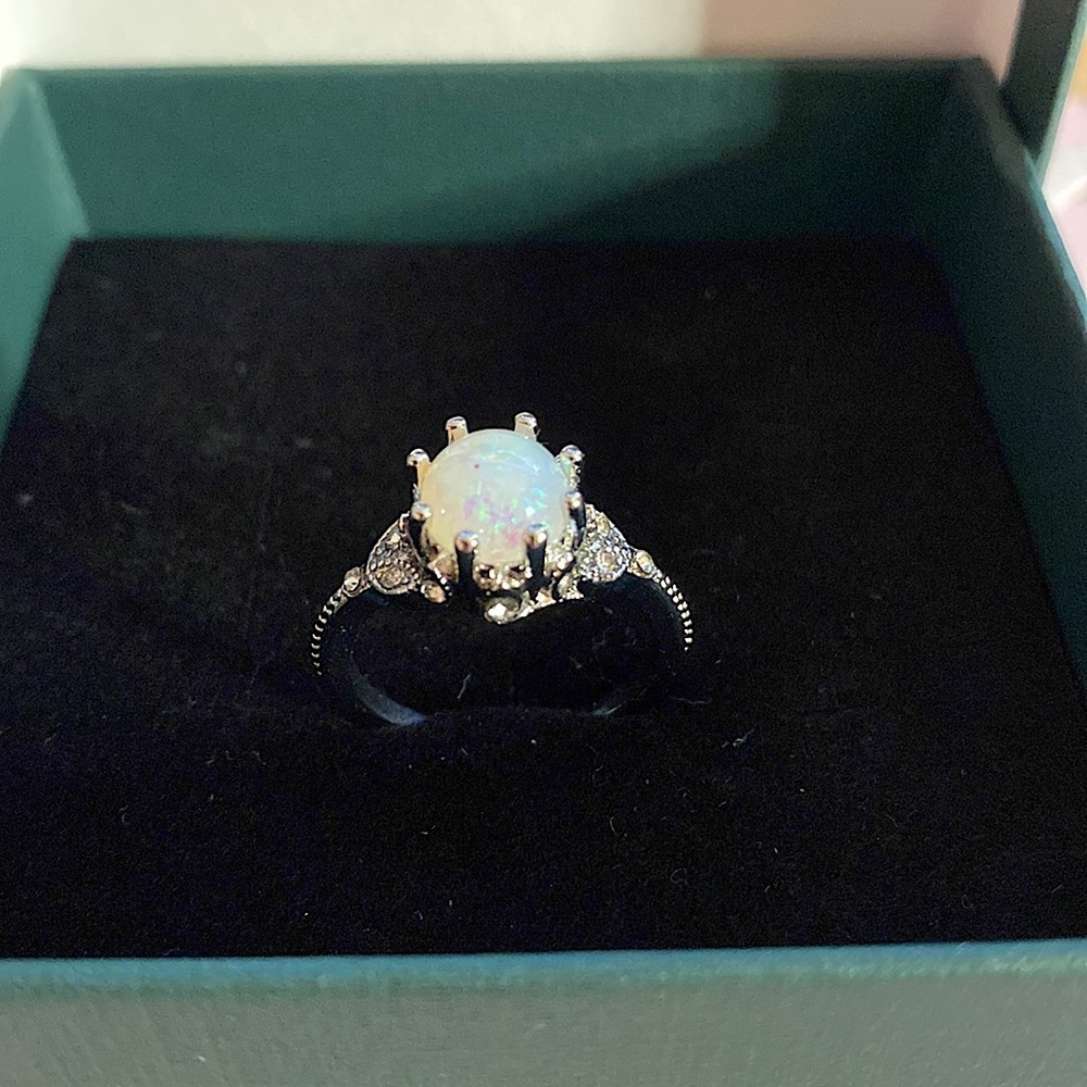 🌹 Silver Opalescent Pearl Stone Ring 🌹 8 NWT